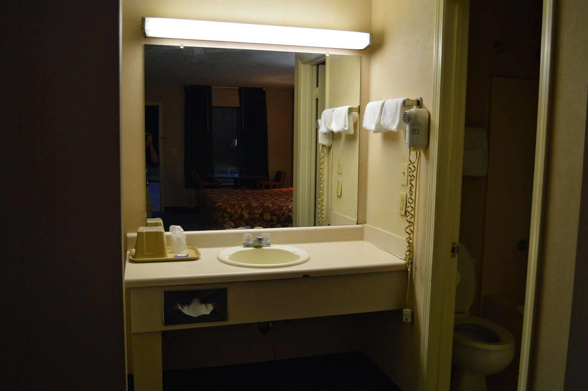Economy Inn Carthage Buitenkant foto